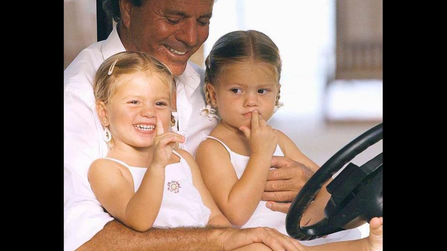 ¡Son gemelas! A qué se dedican las hijas de Julio Iglesias y Miranda Rijnsburger
