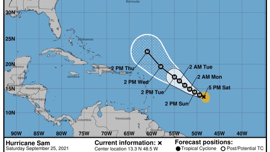 Sam se fortalece en un huracán de categoría cuatro en el Atlántico