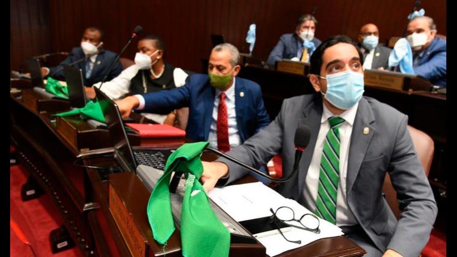 Código Penal eximiría de pena por discriminación por preferencia u orientación sexual o género Código Penal eximiría de pena por discriminación por preferencia u orientación sexual o género