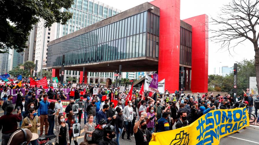 Nueva jornada de protestas en Brasil caldea el ambiente durante la pandemia