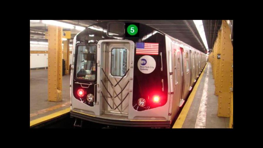 El metro de Nueva York recupera su servicio de 24 horas tras un año de parón