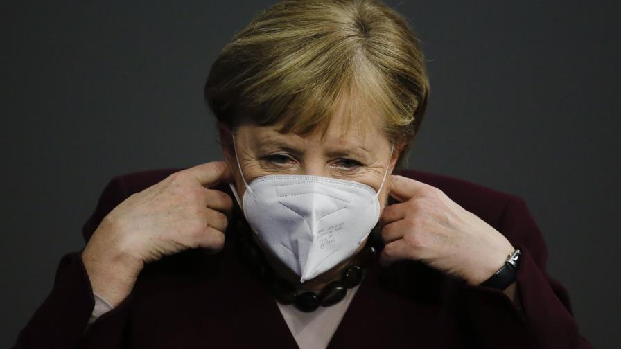Merkel pide acatar restricciones para el período navideño