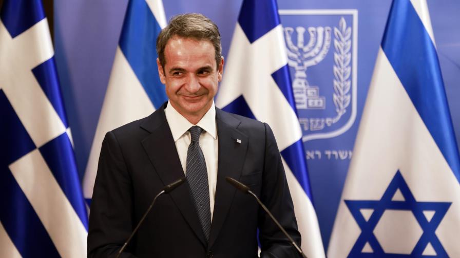 Opositor acusa a premier de Grecia de no cumplir cuarentena