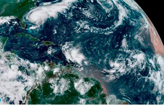 Tormenta Lorena se fortalece y favorece fuertes lluvias en Pacífico mexicano