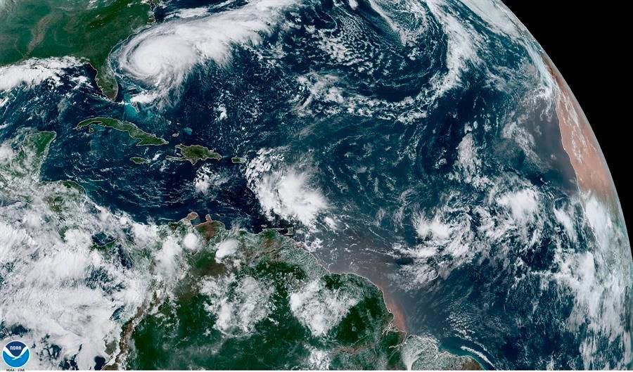 Humberto se vuelve un huracán de categoría mayor en su camino a Bermudas