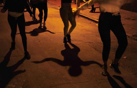 Pese a protocolos restrictivos, Uruguay vuelve a bailar