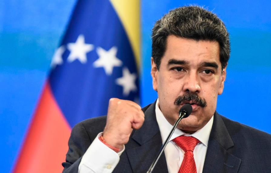 Maduro llama a simpatizantes a votar tras el cierre de colegios electorales