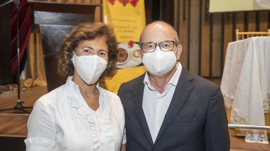 Ponen a circular libro “Cocinando con mi mamá Ponen a circular libro “Cocinando con mi mamá