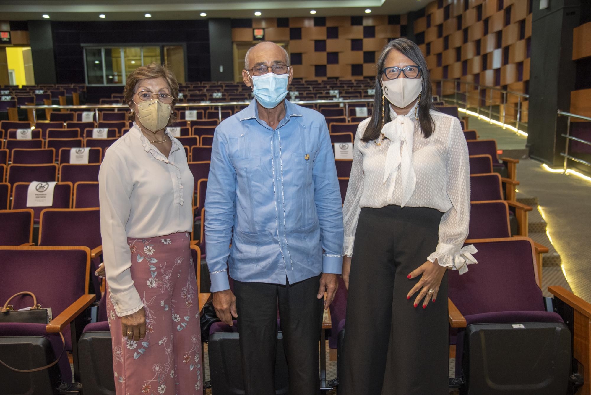 Milagros Lantigua, Juan Abreu y Carolina García. (Ricardo Hernández)