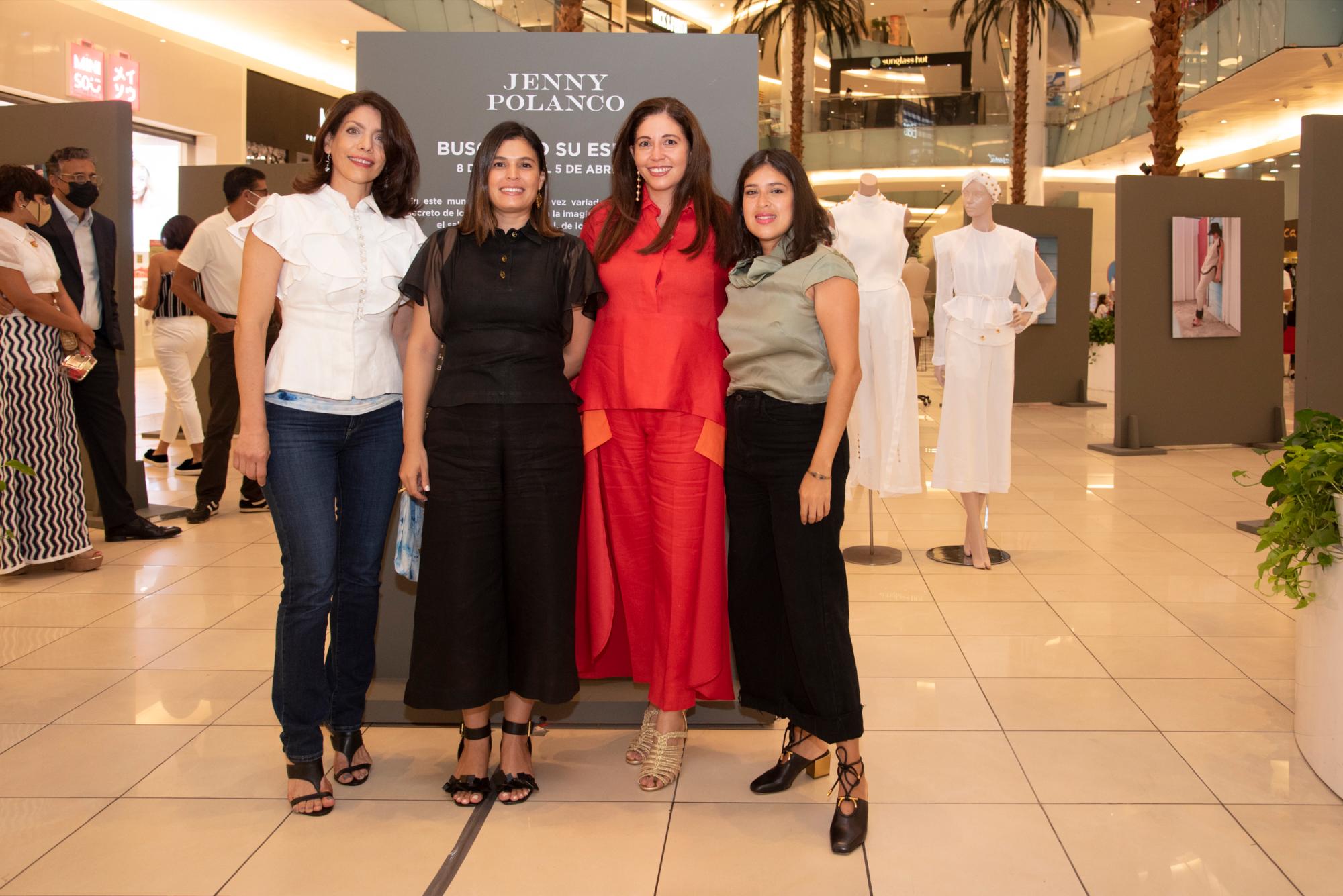 Solange Jiménez, Carla Quiñones, Silvia Rosales y Carolina Socías. 