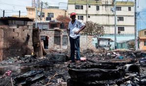 Afectados por incendio en Villa Duarte claman por ayuda de las autoridades