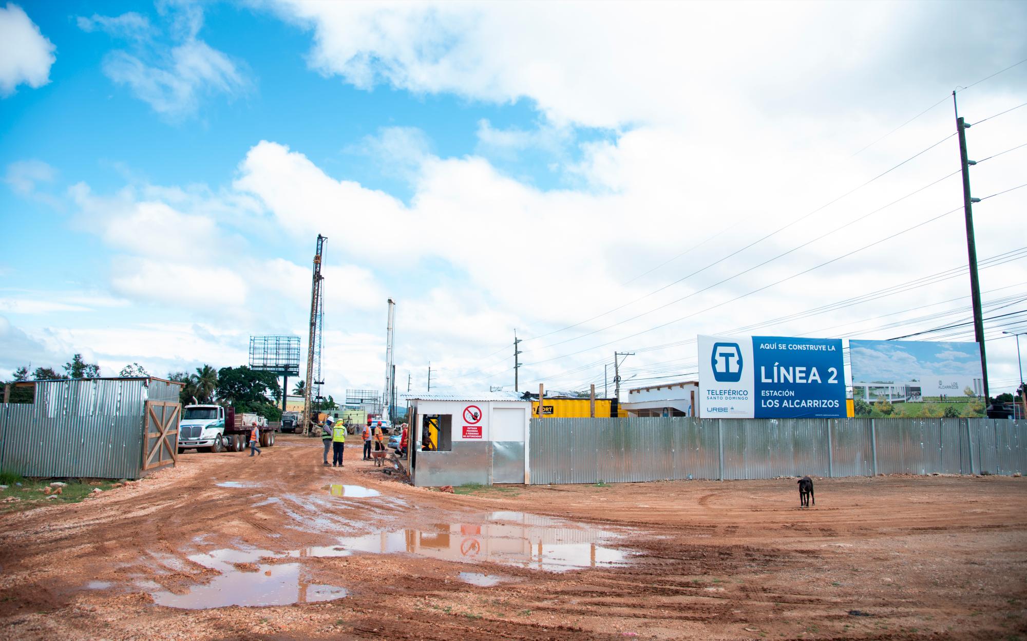 En una parte se está trabajando la nivelación del terreno.