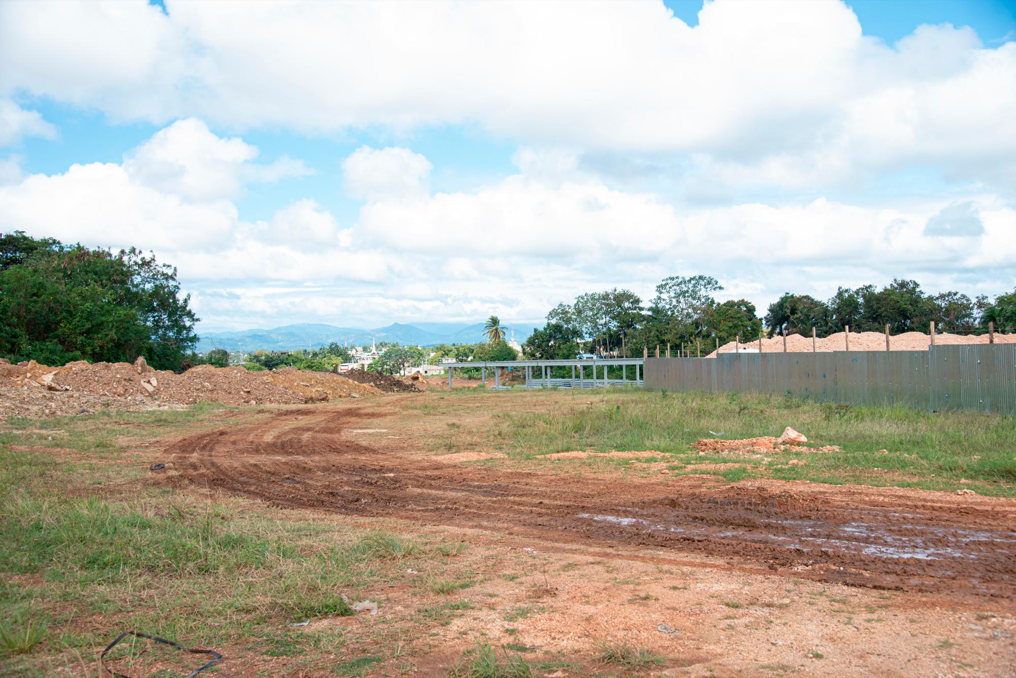 El terreno es acondicionado por los constructores.  