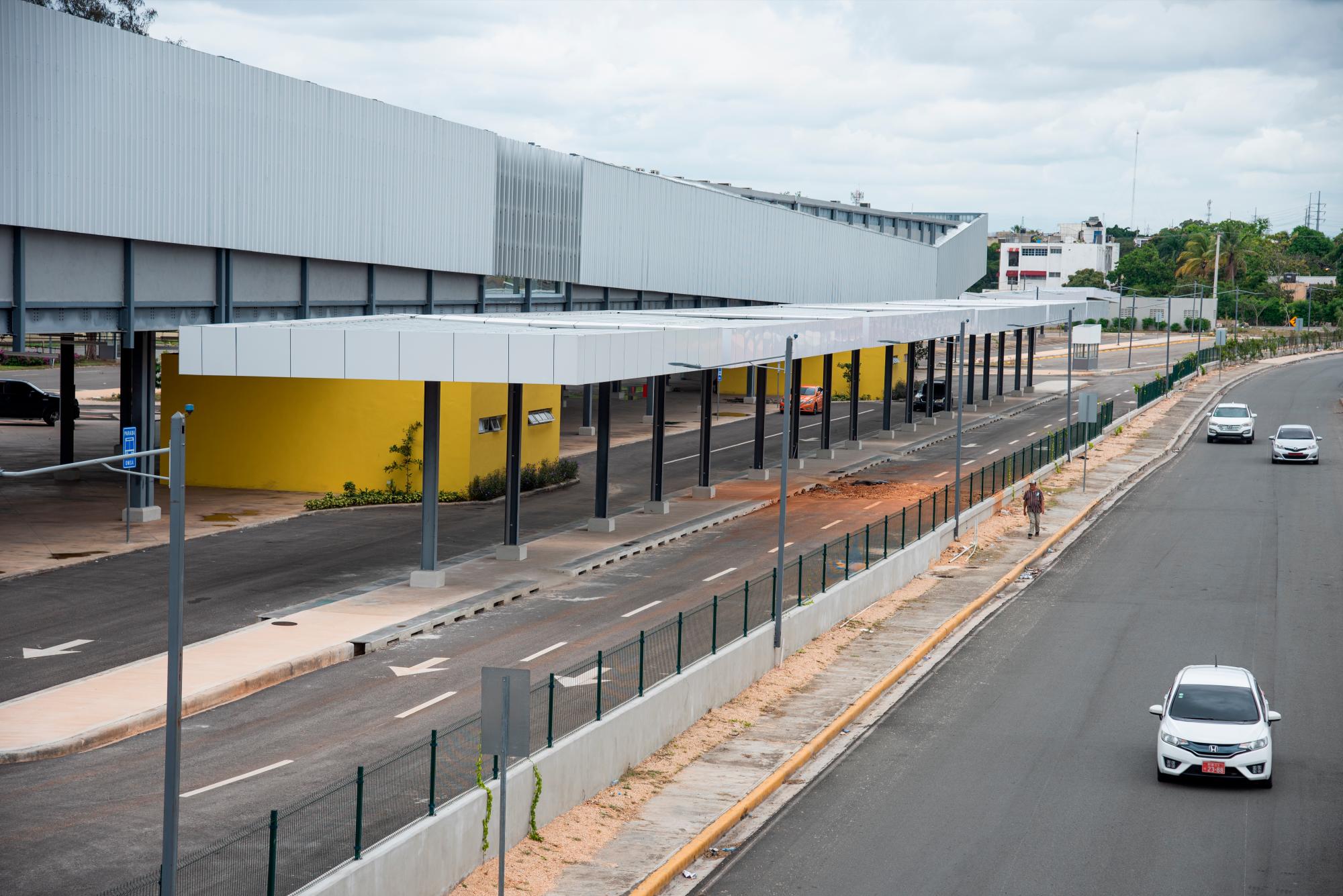 La terminal buscaba evitar que los numerosos autobuses del Este entraran a la ciudad para evitar taponamientos. 