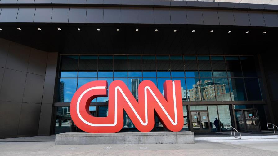 CNN despide a tres empleados por ir a la oficina sin contar con vacuna anticovid