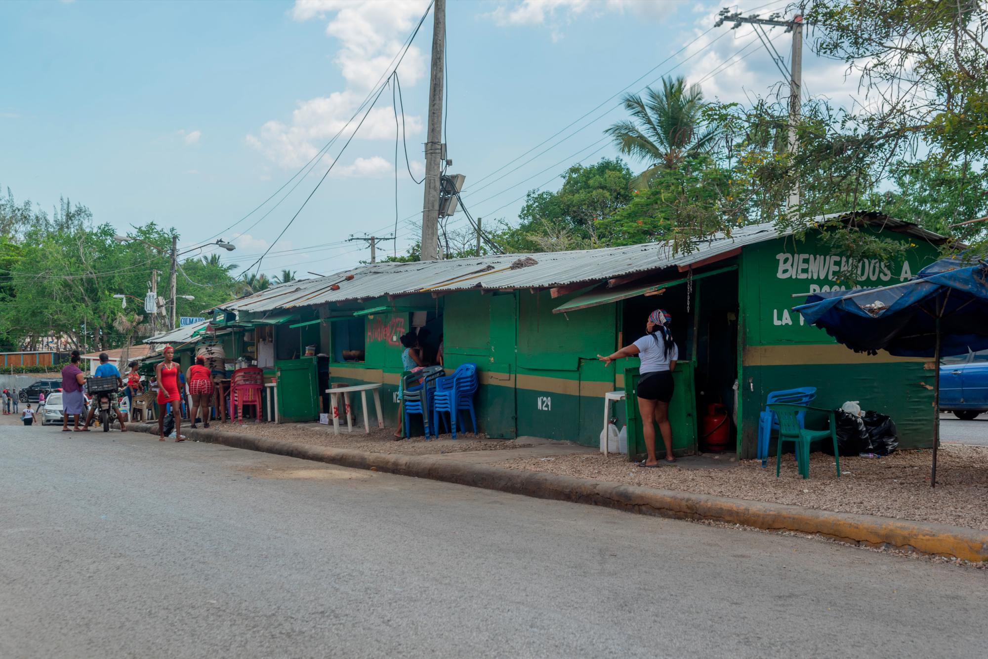 Esas son las 33 casetas que serán destruidas y sus ocupantes reubicados en un solar de los Vicini.