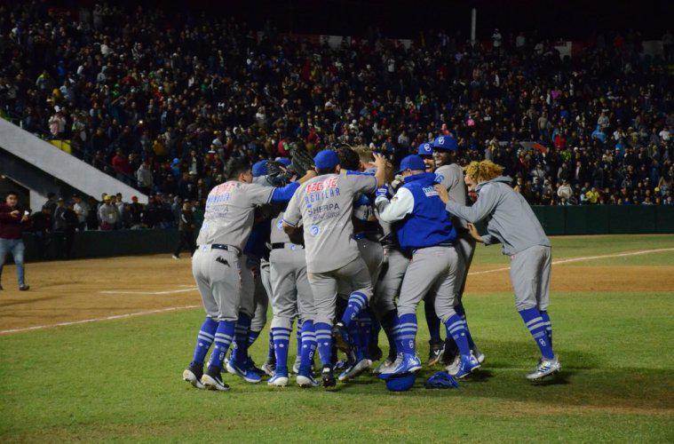 Yaquis enlazan cinco triunfos y lideran el béisbol mexicano