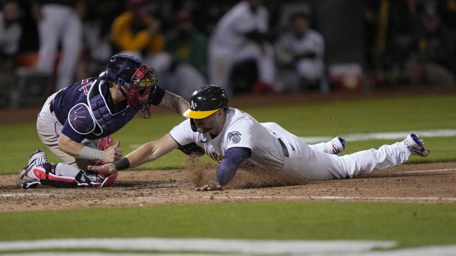 Medias Rojas ganan a Atléticos, Hernández brilla en el décimo