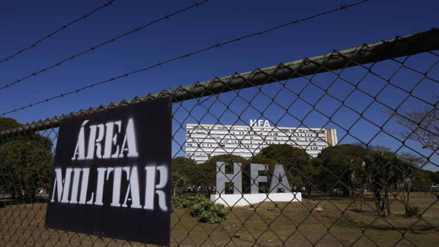 Bolsonaro es internado, pero no requiere cirugía por ahora