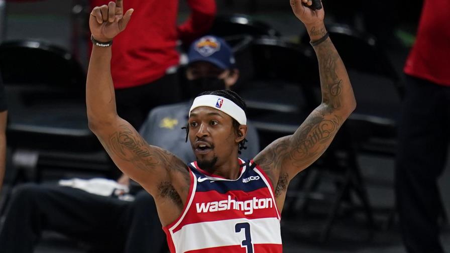 Beal suma 33 puntos; Wizards resisten y vencen a Nuggets