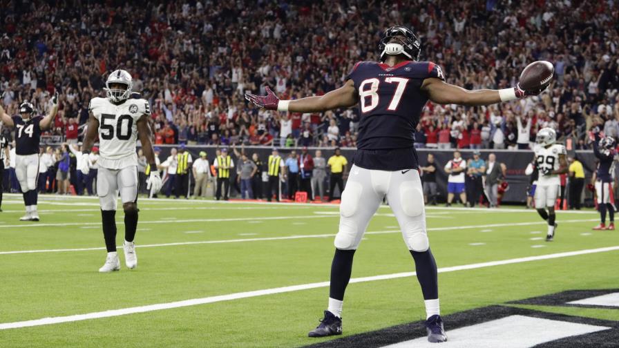 Con 3 pases de anotación de Watson, Texans vencen a Raiders