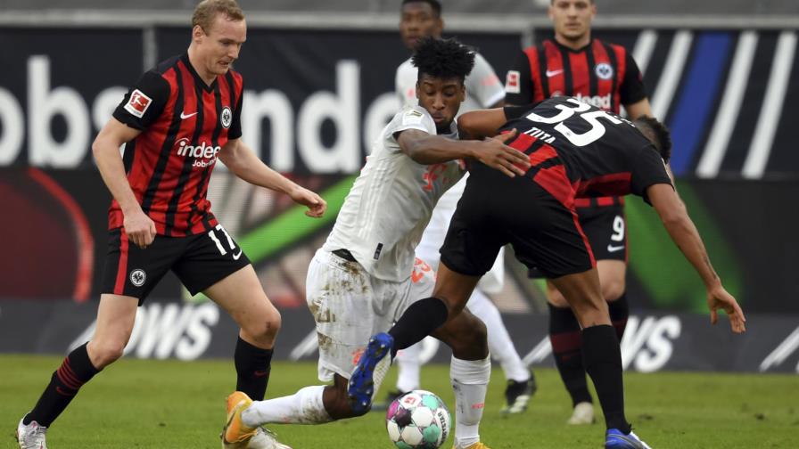 Younes recuerda a víctimas y da triunfo a Fráncfort