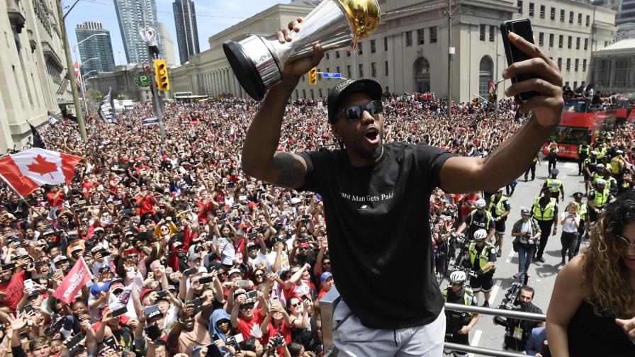 Fuente AP: Clippers viajan sin Kawhi Leonard a Florida