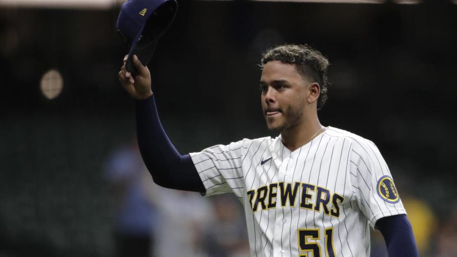 Peralta, cerca de sin hit en su cumpleaños, Cerveceros ganan