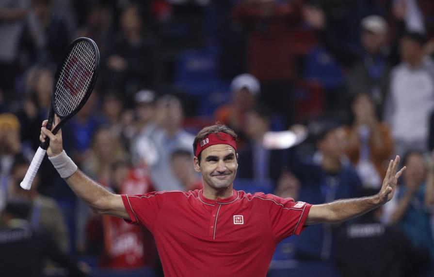 Federer sin apuros a tercera ronda en Shangai; Murray fuera
