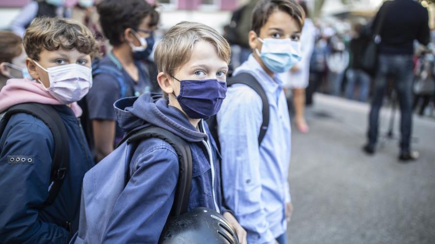 Regresan los niños a clase en Francia