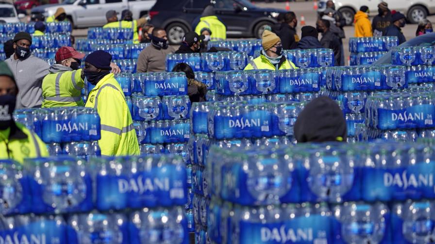 Cómo una tormenta provocó crisis humanitaria en Texas