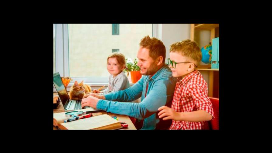 La labor de los padres para continuar las clases a distancia