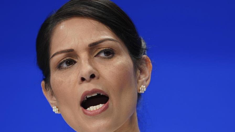 Reino Unido sopesa rastreo por celular para proteger mujeres