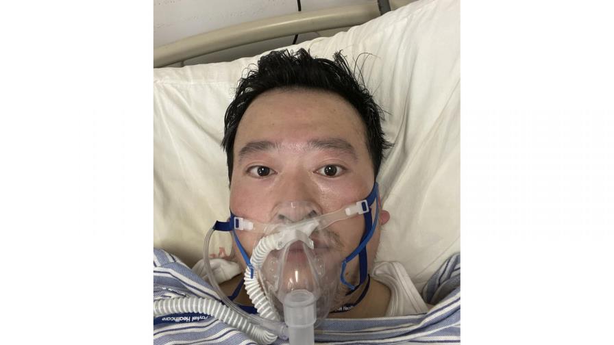 China exonera a médico reprendido por advertir sobre virus China exonera a médico reprendido por advertir sobre virus