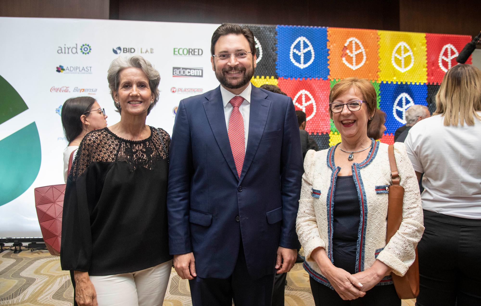 Ginny Heinsen, Carlos Rodríguez y Marbellis Mirabal.