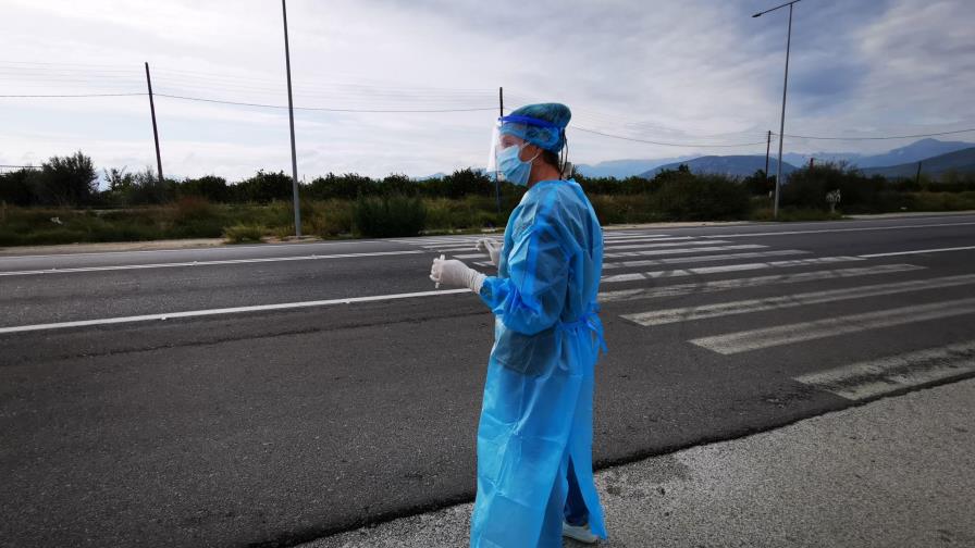 Grecia cierra paso fronterizo con Albania y refuerza medidas contra COVID-19