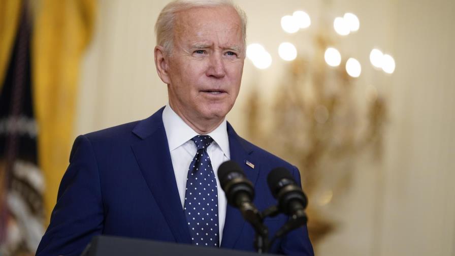 Fuentes AP: Biden irá por reducir emisiones en 50% para 2030