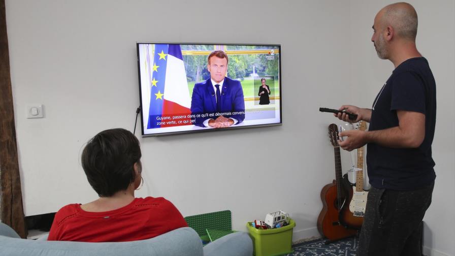 Macron rechaza el racismo, pero se niega a quitar estatuas Macron rechaza el racismo, pero se niega a quitar estatuas