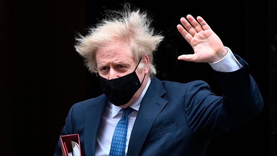 Boris Johnson niega que el Reino Unido haya bloqueado la exportación de vacunas