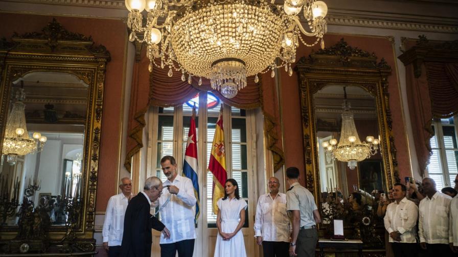 Reyes de España recorren La Habana y premian a intelectual Reyes de España recorren La Habana y premian a intelectual