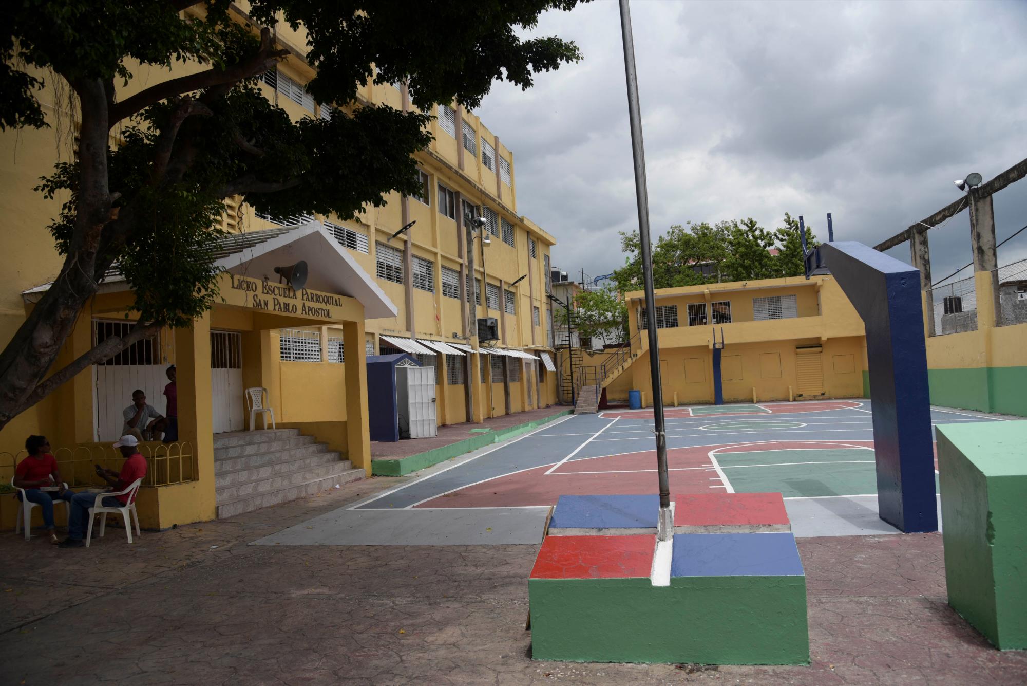 Vista del Liceo San Pablo Apóstol en el sector de Cristo Rey. (Diario Libre / Luis Gómez)
