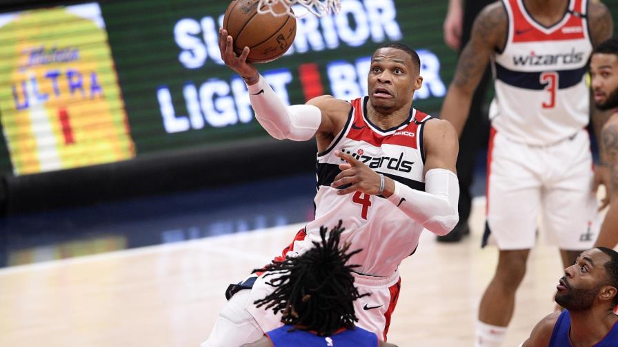 Con triple-doble de Westbrook, Wizards arrollan a Pistons