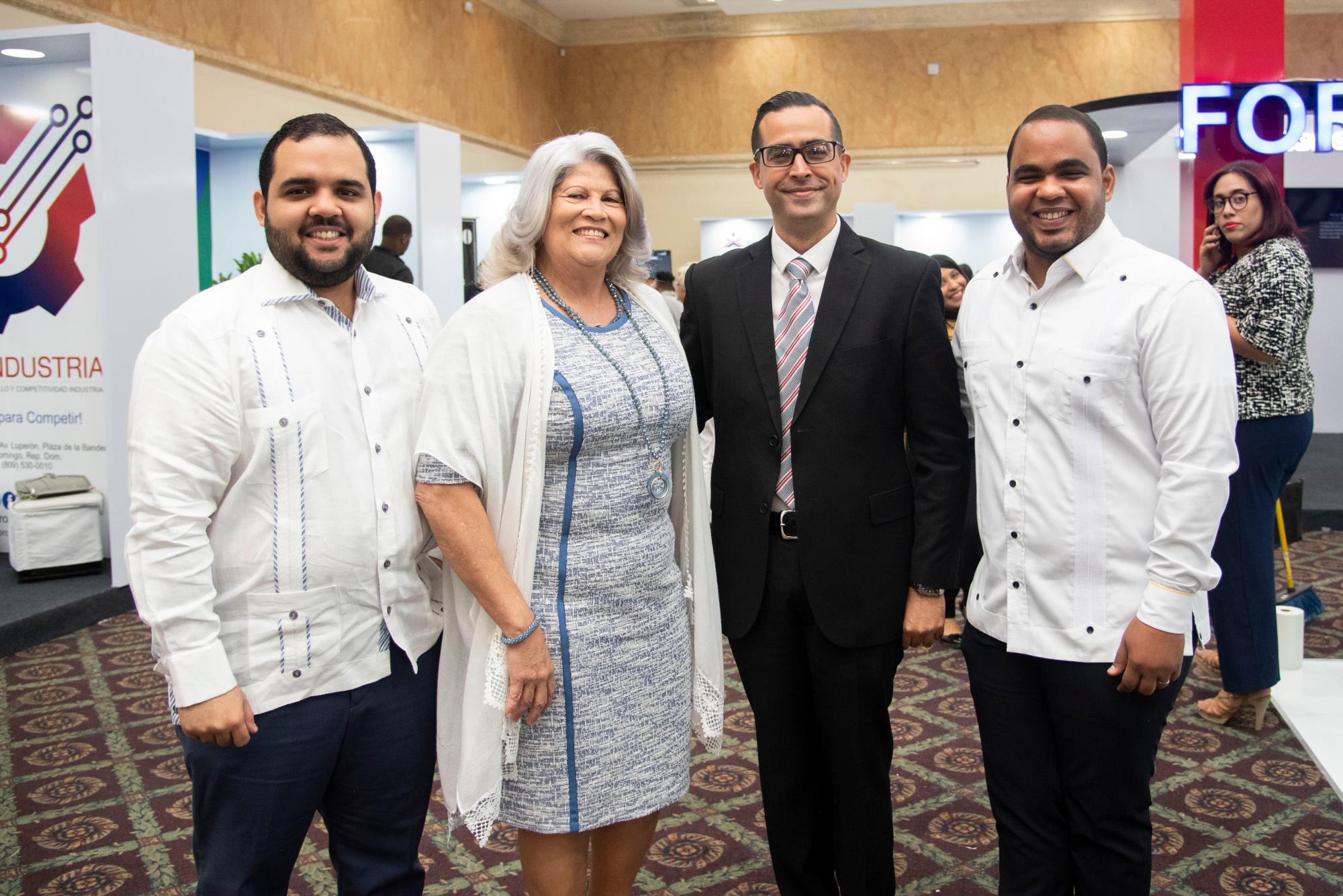 Rubi Bretón, Ana Cecilia Alvarez, Juan Calderón y Alan Fernández.