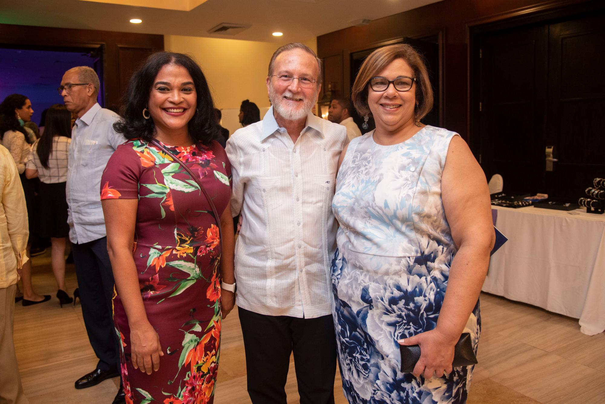 Wendy Adams, Ignacio Méndez e Iluminada Severino.