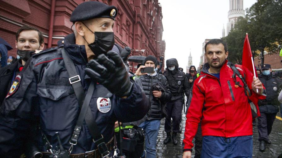 Comunistas protestan contra resultado electoral en Moscú