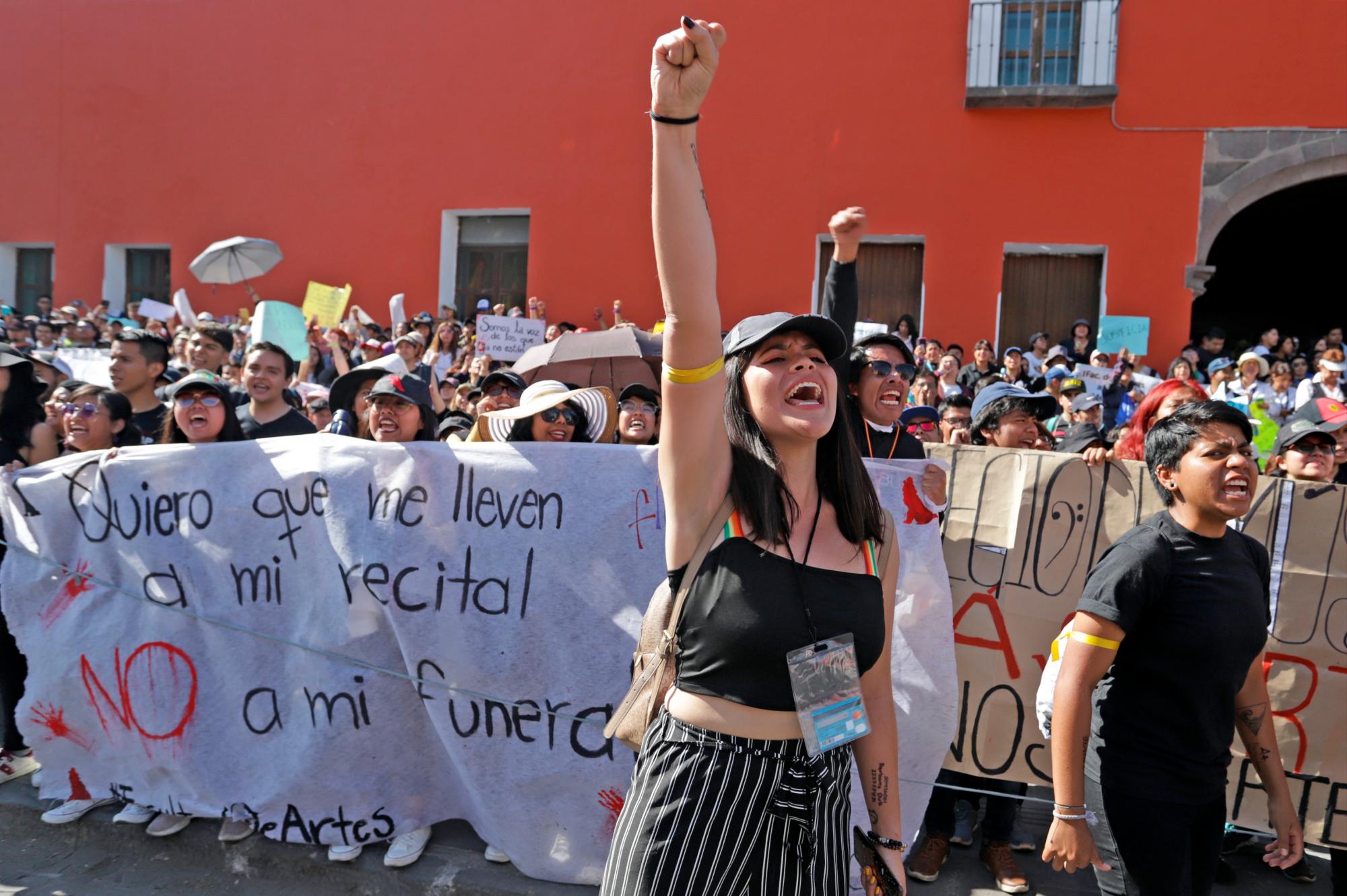 Una estudiante indicó que es ‘horrible’ salir a las calles con miedo y dijo que solo escucha noticias de mujeres desaparecidas.