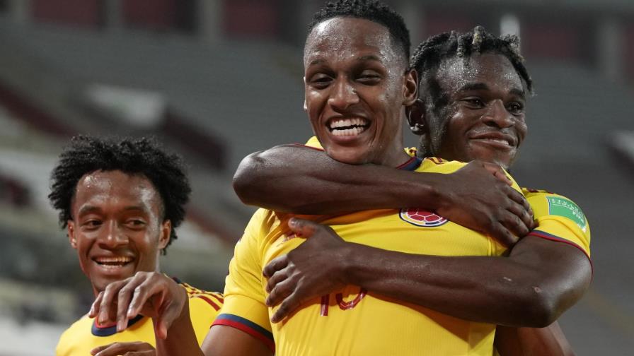 Colombia revive en eliminatoria; golea a Perú, que se hunde Colombia revive en eliminatoria; golea a Perú, que se hunde
