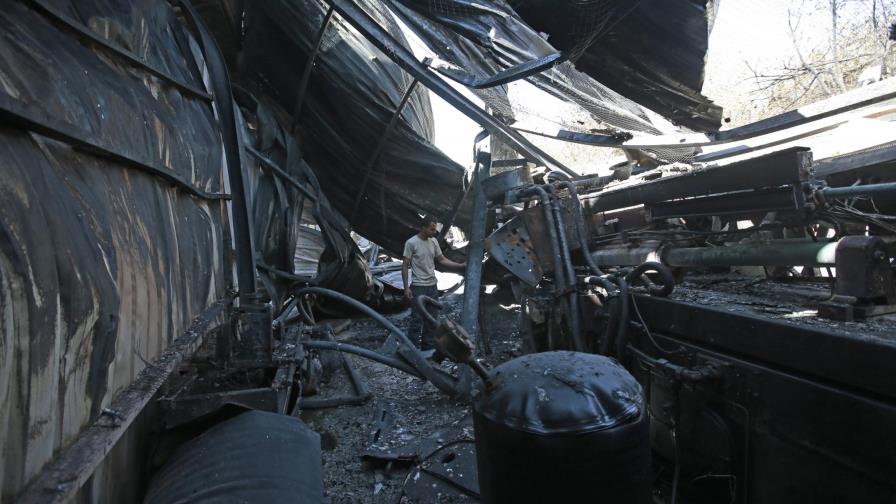 Ataque aéreo de coalición destruye una fábrica en Yemen