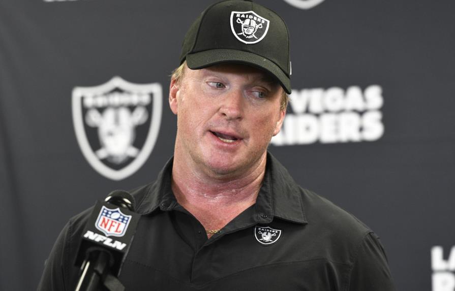 Jon Gruden deja de ser entrenador de Raiders tras polémica