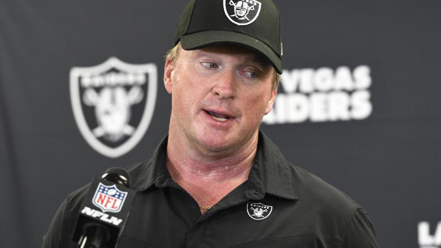 Jon Gruden deja de ser entrenador de Raiders tras polémica